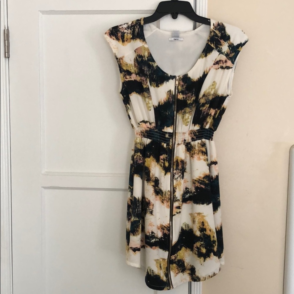 Short dress with top to bottom front gold zipper